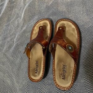 Alegria Carina sandal. Brown with turquoise buttons. Size 41.